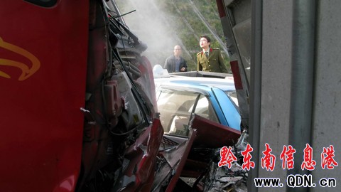 玉凱高速公路發生車禍 造成2人負傷(組圖)