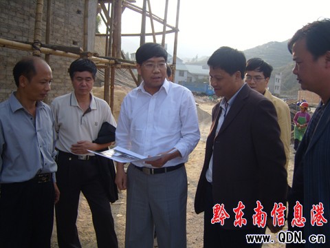 ��ί��ί�����ո����L�T���ĵ���ɽ�{�У��M�D��