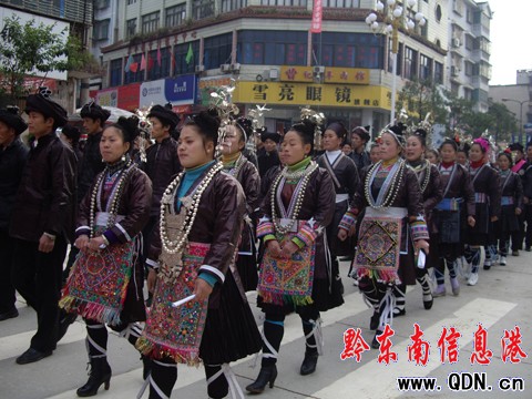 ��ƽ�e�ж�����c���ӣ��M�D��