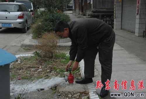九潮村村民兩年自送五扁感謝好書記(圖)