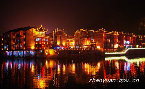 鎮遠古城夜景美 返程游客留住腳步(組圖)