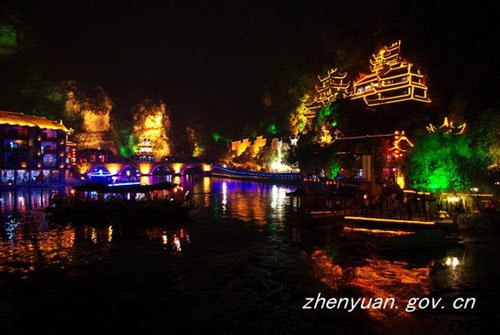 鎮遠古城夜景美 返程游客留住腳步(組圖)