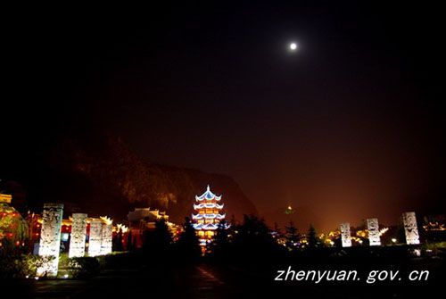 鎮遠古城夜景美 返程游客留住腳步(組圖)
