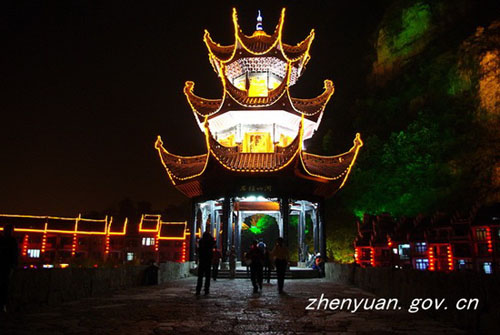 鎮遠古城夜景美 返程游客留住腳步(組圖)