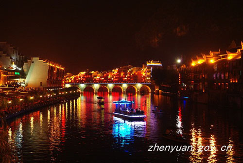 鎮遠古城夜景美 返程游客留住腳步(組圖)