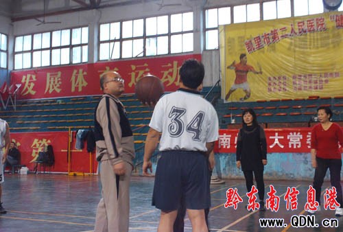 黔東南州人大常委會(huì)運(yùn)動(dòng)會(huì)在凱里舉行(組圖)