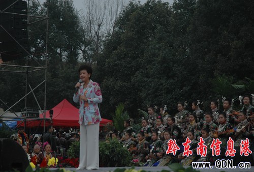 黎平侗鄉鼓樓下萬人互動演唱震撼人心(圖)