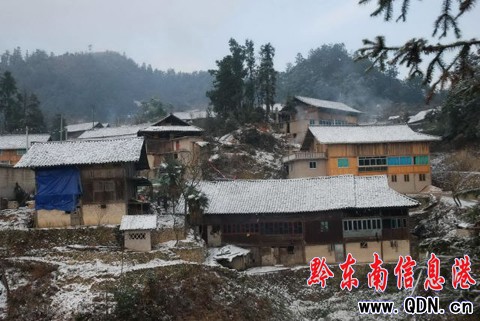 ��ɽ��ѩ �l(xi��ng)��һƬ�y�b�ع����D��