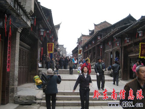 黎平會議紀念館迎來首批游客 75年前槍支