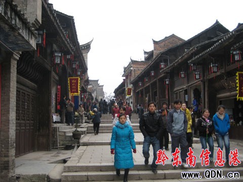 黎平會議紀念館迎來首批游客 75年前槍支