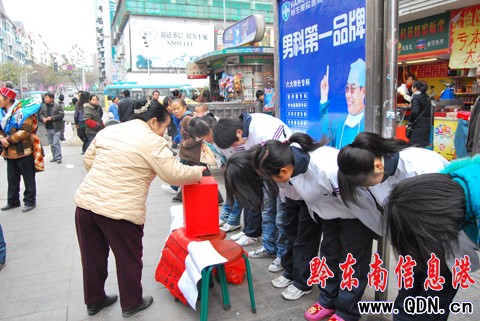 ��Ѫ��ĸ�H��Σ Ů����ͬ�W���^�����������