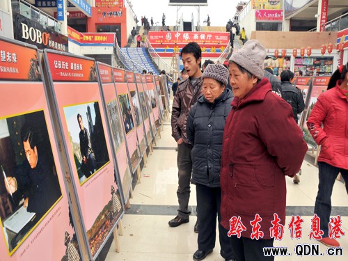 黔東南日報新聞攝影黎平展 三萬群眾飽眼福之一