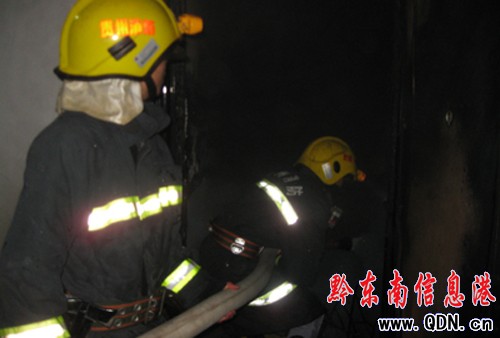 凌晨教師宿舍起火 10分鐘內(nèi)成功撲滅(圖)