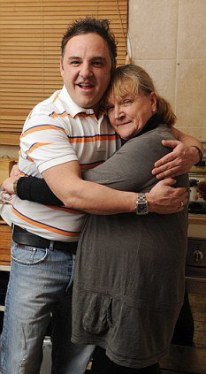 ����Σ�CʹӢ��50�f������׃�ɡ������塱(�D)