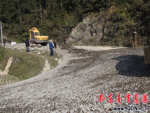 Ͷ�Y1083�f ������ʯ��·���쌢�������M�D��