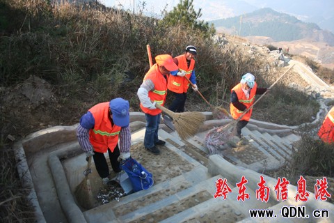 凱里環(huán)衛(wèi)處為小高山“潔身”(圖)