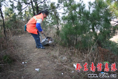 凱里環(huán)衛(wèi)處為小高山“潔身”(圖)