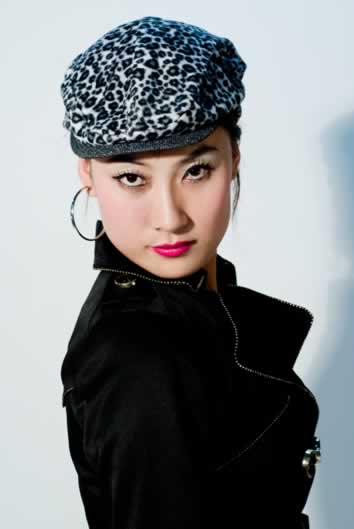 中國名模矯艷麗 簽約世紀星空首次熒幕觸電