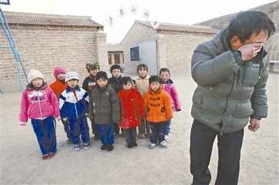 2009��12��22������9�c���K�h�������Լ�������һ�꼉10���W����ȫ�Ҹ��rĨ�����ۜI�����f����ÿ��ֻ����С�W���꼉�W�����I�ĕr��ŕ���һ���࣬�@������һ�κ��Լ�����С�Wһ�꼉���޺�Ӱ����