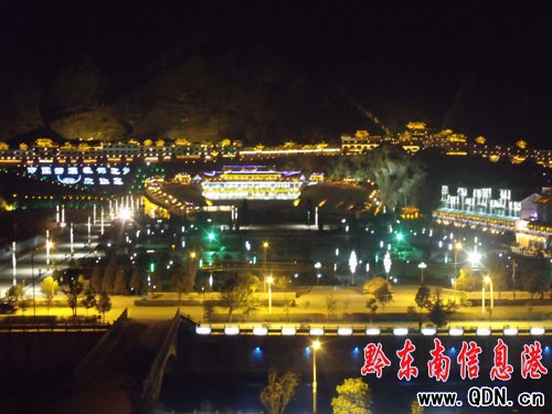 “中國最美的小城”的夜景(圖)