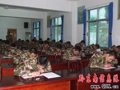 州武警支隊對新戰士進行心理測查(圖)