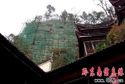 鎮(zhèn)遠投入150萬 加固青龍洞古建筑群危巖體