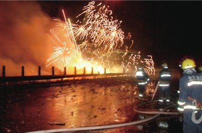 �����賿�������h(hu��n)·��·��h(hu��n)�L�n·���J��·֮�g��һ�v�������յ��\(y��n)�͟���؛܇ͻȻ���l(f��)����ը��