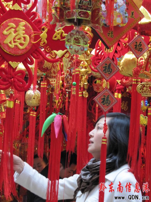 大紅燈籠高高掛 山城凱里年味濃濃(組圖)