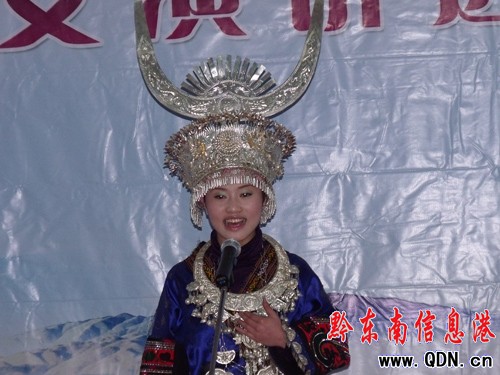 雷山苗族少女演講迎世博(圖)