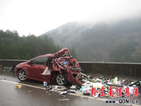 凱麻高速惡性追尾事故致3死4重傷 雨天需慢行
