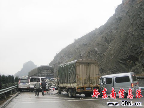 凱麻高速惡性追尾事故致3死4重傷 雨天需慢行