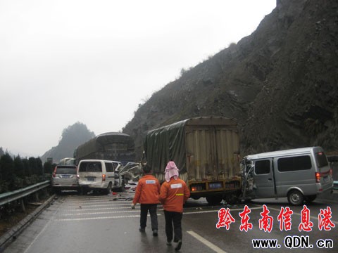 凱麻高速惡性追尾事故致3死4重傷 雨天需慢行