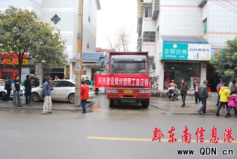 農民工堵建設局大門為哪般 血汗錢為何如此難討