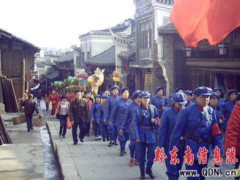 黎平紅色文化團拉開春節舞龍慰問演出序幕(圖)