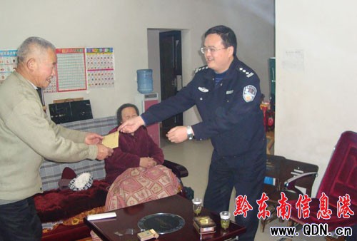 黎平公安局向援疆民警家屬送去春節慰問(圖)