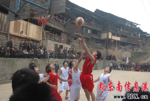 湘黔桂三省千名草苗同胞匯聚黎平聯誼(圖)