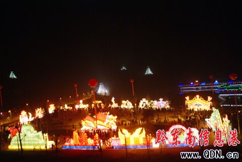 凱里大型燈會開燈 孔明燈成首日