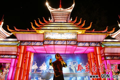 凱里大型燈會開燈 孔明燈成首日