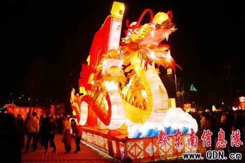 凱里大型燈會開燈 孔明燈成首日