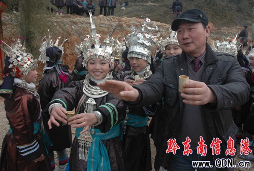 ��ƽ�M��Ⱥ�Ĺ���������ɽ�l(xi��ng)��Ӗ(x��n)��ˇ�Ǹɣ��D��