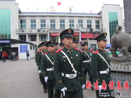 �侯�ٱ��P���܇վ�鴺�\���{�o�����M�D��