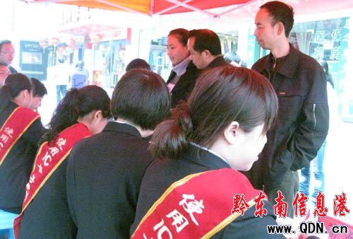 凱里公交IC卡優(yōu)惠活動(dòng) 吸引廣大市民(圖)