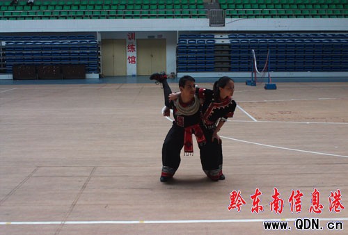 慶婦女節(jié)100周年聯(lián)誼會(huì)準(zhǔn)備工作正在進(jìn)行中(圖)