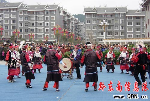 �����e�k�赸��ِ�c�����ˡ����H�DŮ�����D��