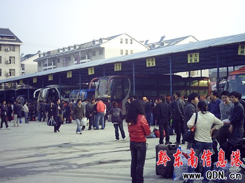 元宵過后黎平汽車站旅客仍現高峰(圖)