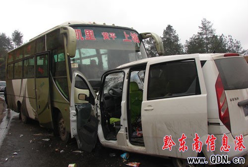 凱施公路兩車相撞致1死4傷(組圖)