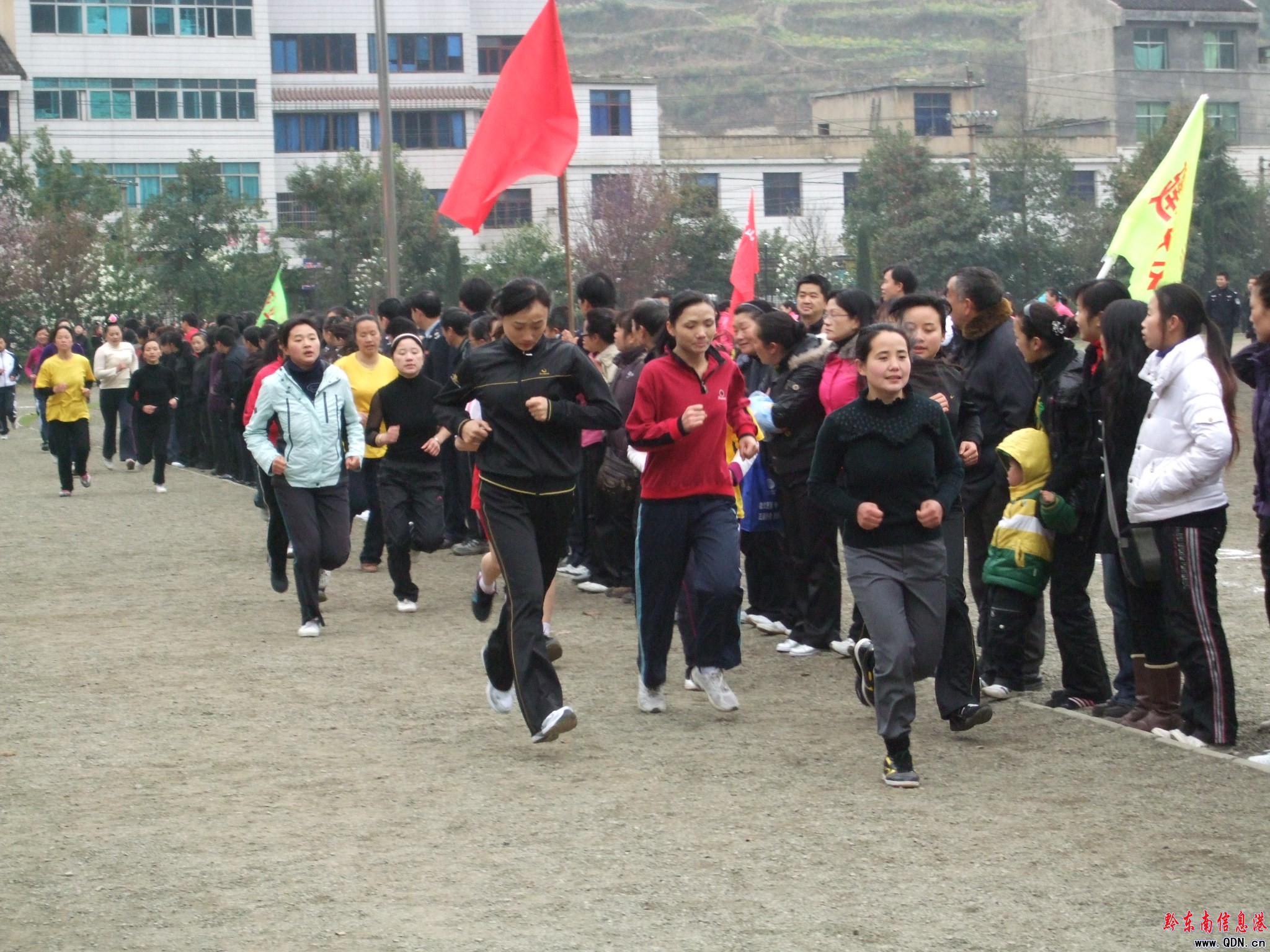 ��ɽ�h�_չ����c�����ˡ����(d��ng)