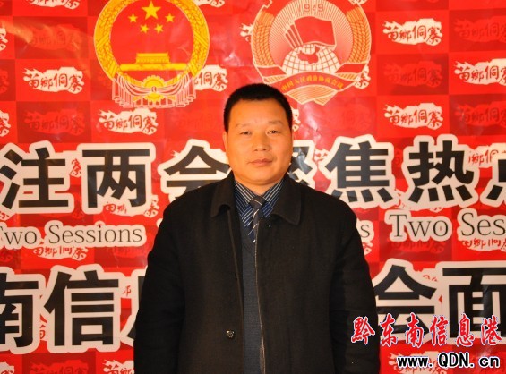 凱里市人大代表?xiàng)钫x做客黔東南信息港(圖)