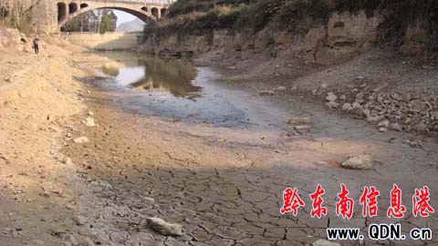 岑鞏縣“受渴”嚴重 6.68萬人飲水困難(圖)