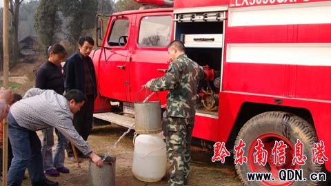 岑鞏縣“受渴”嚴重 6.68萬人飲水困難(圖)